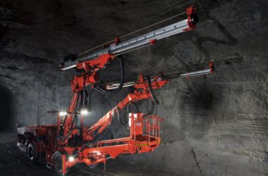 Drill Imagen del equipo Jumbo de Tamrock